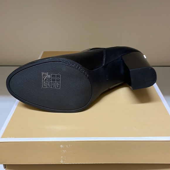 NIB $139 Michael Kors Lottie Black Leather Block Heel Booties - Picture 4 of 6